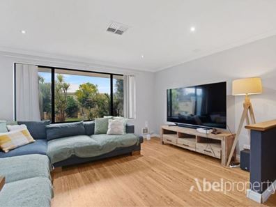 15 Myerson Crescent, Maida Vale WA 6057