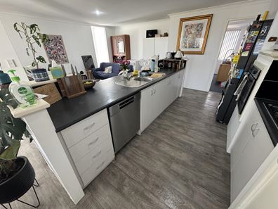 18 Sewell Road, Dalyellup WA 6230