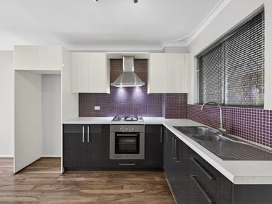 B4/305 Harborne Street, Glendalough WA 6016