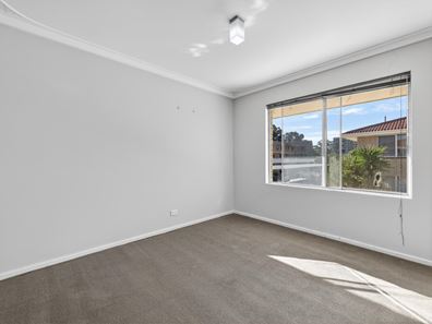 B4/305 Harborne Street, Glendalough WA 6016