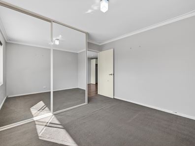 B4/305 Harborne Street, Glendalough WA 6016