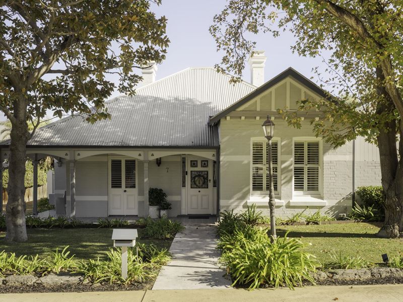 7 Evelyn Road, Claremont WA 6010