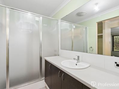 7 Curacoa Way, Byford WA 6122