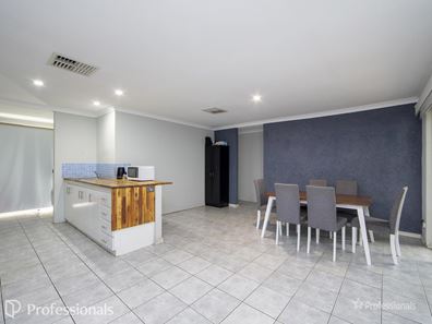 9 Chungking Grove, Stratton WA 6056