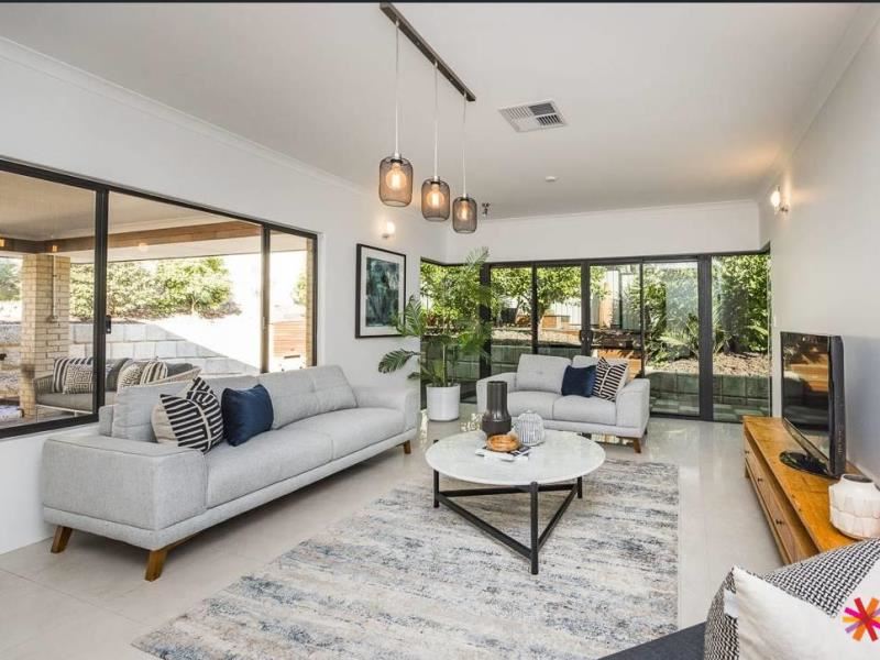 2 Valley Views Drive, Landsdale WA 6065