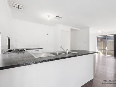 3 Rowan Way, Lakelands WA 6180