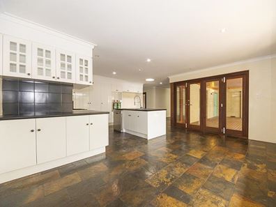 117 Hartfield Rd, Forrestfield WA 6058