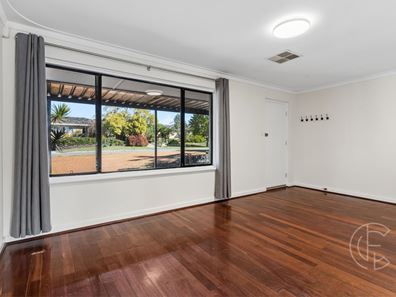 26 Anderson Way, Thornlie WA 6108