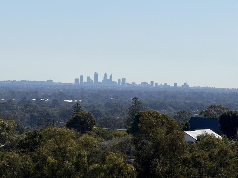 4 Chardonnay Grove, Mount Nasura