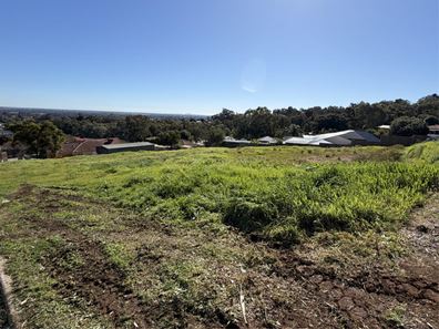 4 Chardonnay Grove, Mount Nasura WA 6112