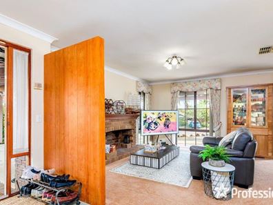 7 Hill Court, Thornlie WA 6108