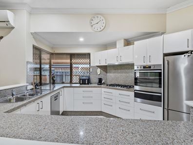 37 Midsummer Circle, Pinjarra WA 6208
