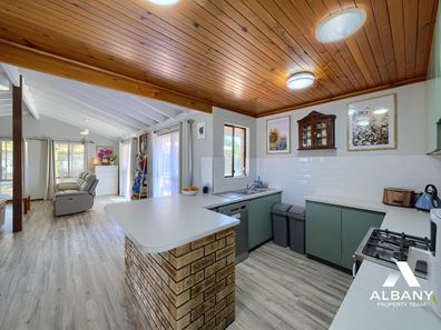 64 Sierra Crescent, Orana WA 6330