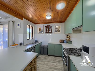 64 Sierra Crescent, Orana WA 6330