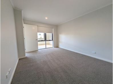 8/26 Teacher loop, Bellevue WA 6056
