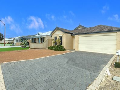 22 Fairlie Road, Canning Vale WA 6155