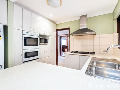 18 Solandra Way, Forrestfield WA 6058