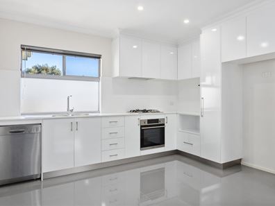 8/180 Surrey Road, Rivervale WA 6103
