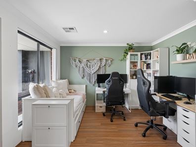 8 Nerang Road, Yanchep WA 6035