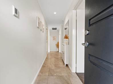 2/43 Mcglinn Way, Cloverdale WA 6105