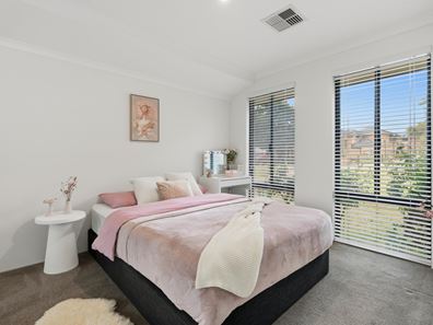 2/43 Mcglinn Way, Cloverdale WA 6105