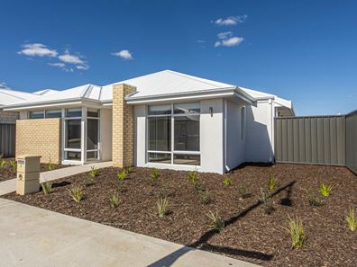 2 Larcom Road, Lakelands WA 6180