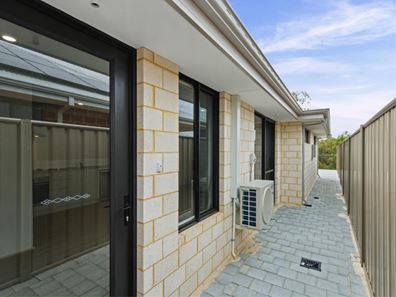 9B Baring Road, Parmelia WA 6167