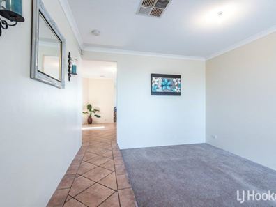 8 Flowerwood Way, Huntingdale WA 6110