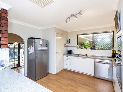 43 Pembury Road, Thornlie WA 6108