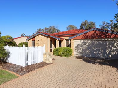 24 Canning River Gardens, Wilson WA 6107