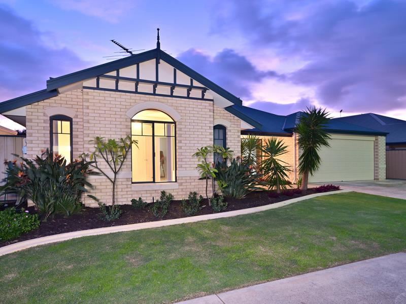 14 Goshawk Street, Tapping