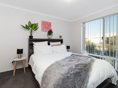 6 Telopea Way, Piara Waters WA 6112