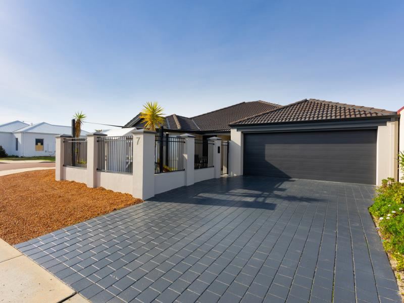 7 Tarn Drive, Canning Vale WA 6155