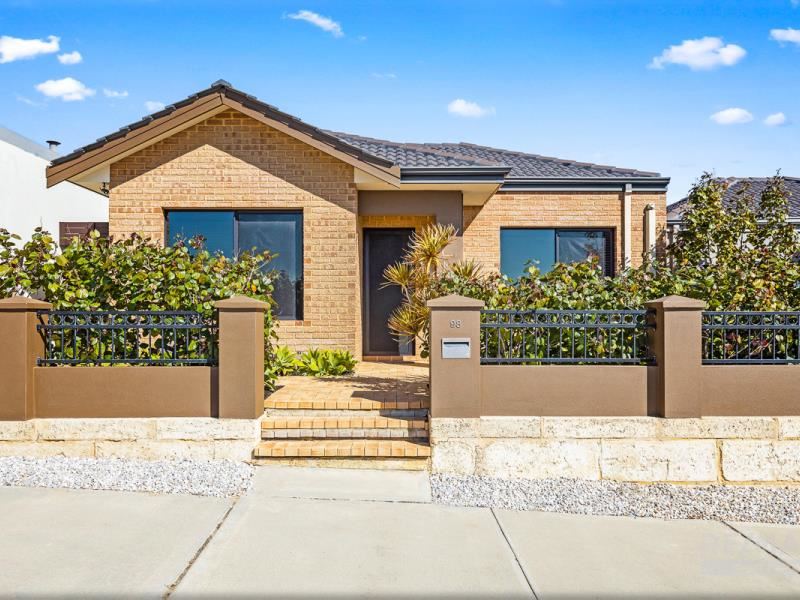 98 Rathkeale Boulevard, Ridgewood