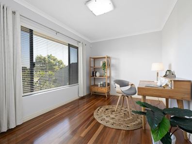 28 Middle Parkway, Canning Vale WA 6155