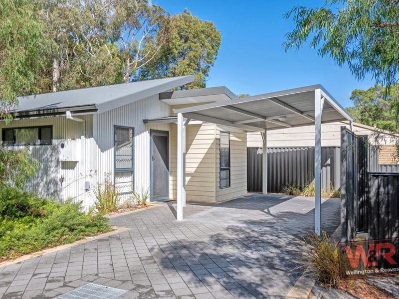 26 Queen Street, Little Grove