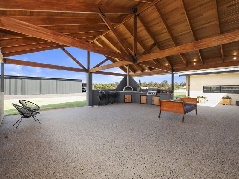 121 Rangeview Loop, Serpentine
