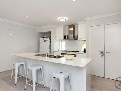 12 Cruentas Way, Halls Head WA 6210