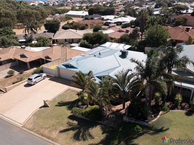 11 Kestrel Close, Halls Head WA 6210