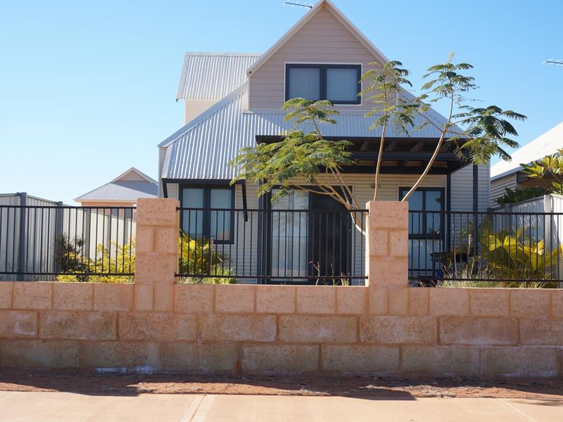 11/30 Dugong Close, Exmouth