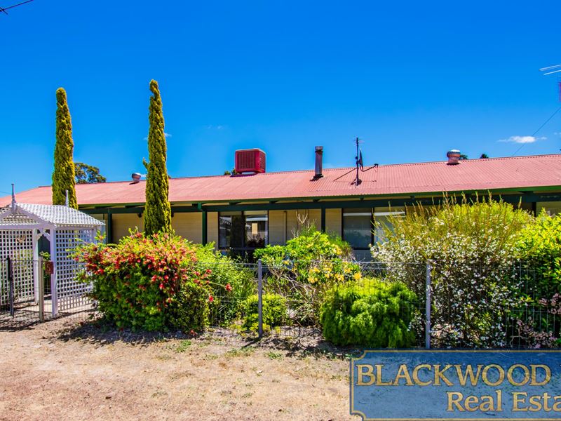 5 Collins Street, Greenbushes