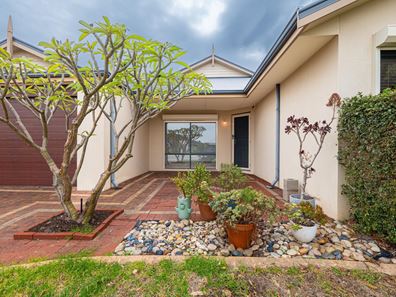 25 Wimbridge Road, Wattle Grove WA 6107