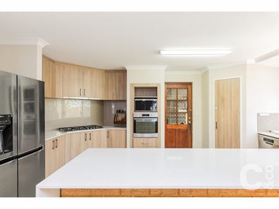 8 Karlak Close, Leda WA 6170