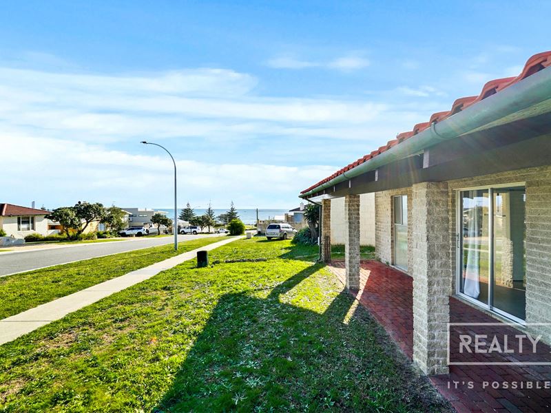 40 Floyd Street, Trigg WA 6029