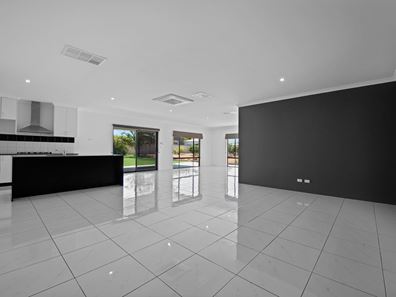 26 Strathalbyn Road, Strathalbyn WA 6530