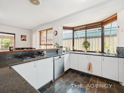 4 Poplar Place, Thornlie WA 6108