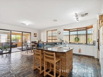 4 Poplar Place, Thornlie WA 6108