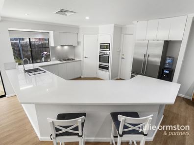 5 Stinson Square, Iluka WA 6028