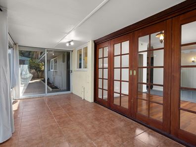 16 Hillcrest Avenue, South Bunbury WA 6230
