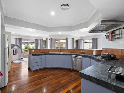 7 Coolbarro Lane, Redcliffe WA 6104